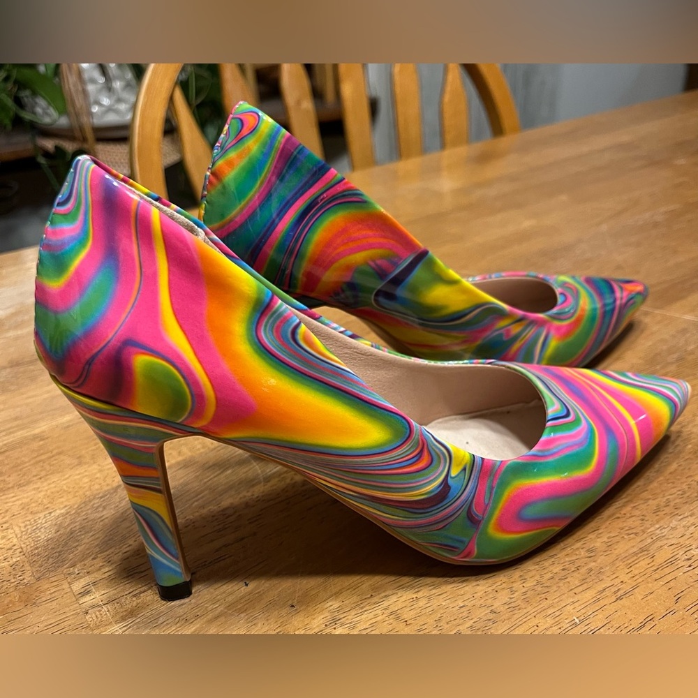 Multi color 4 inch heels. Size 41. 70’s boho